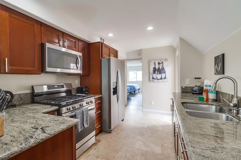 731 Jamaica Ct photo 4