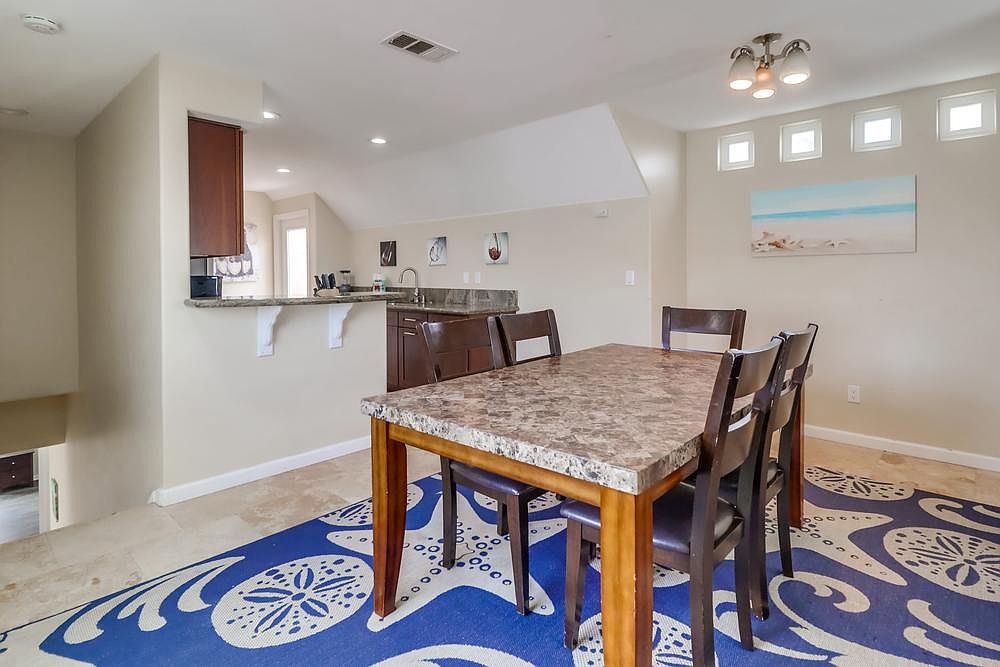 731 Jamaica Ct photo 3