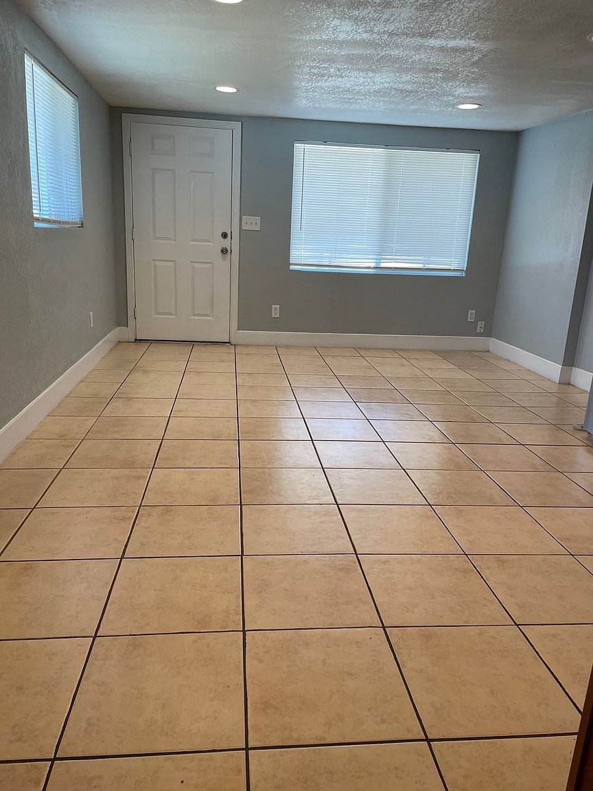 1050 E Fairmount Ave unit # 10 photo 3