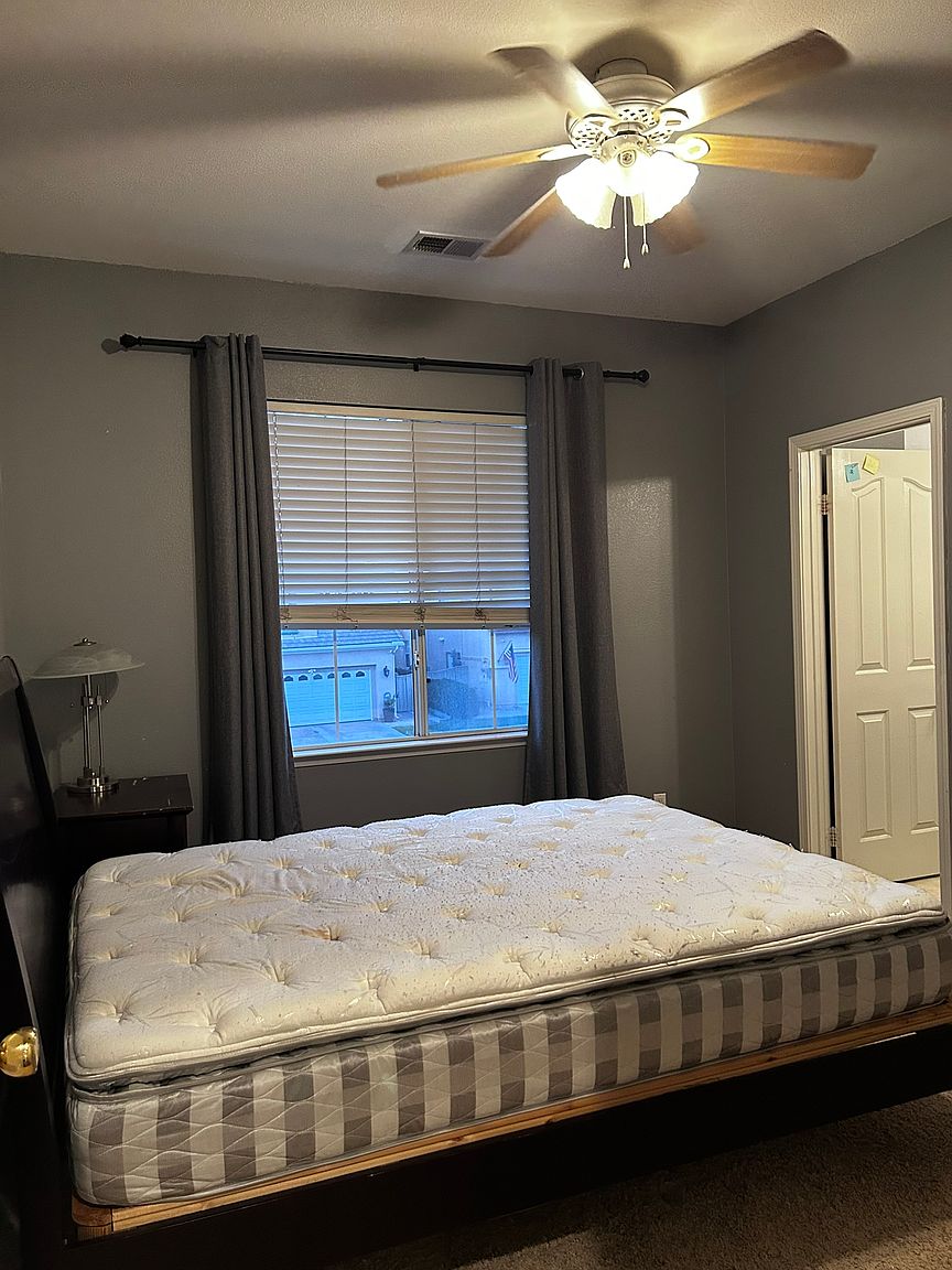 33413 Barrington Dr Room 4 photo 2