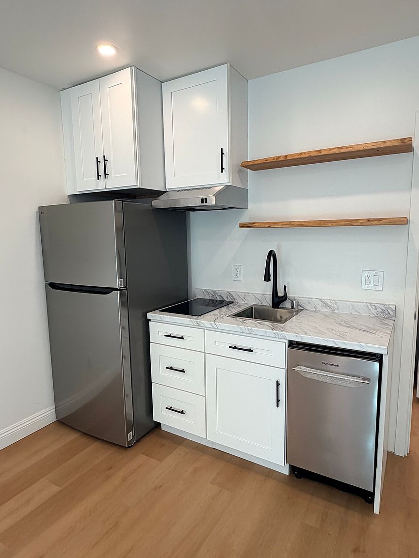 1429 Santa Rosa St photo 2