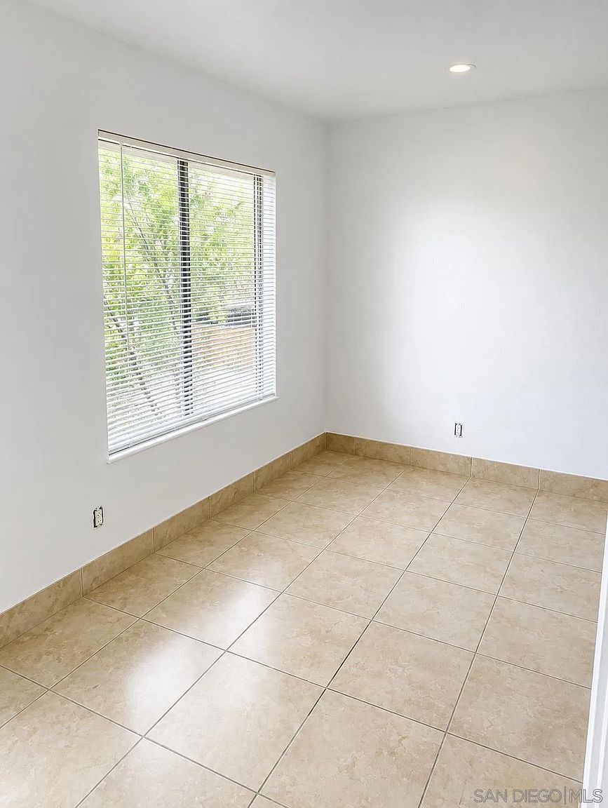 589 N Johnson Ave N photo 5