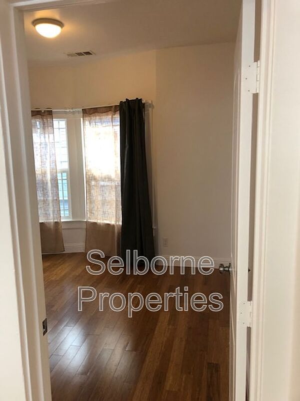 939 International Blvd photo 5