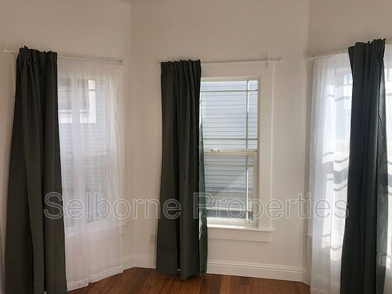 939 International Blvd photo 3