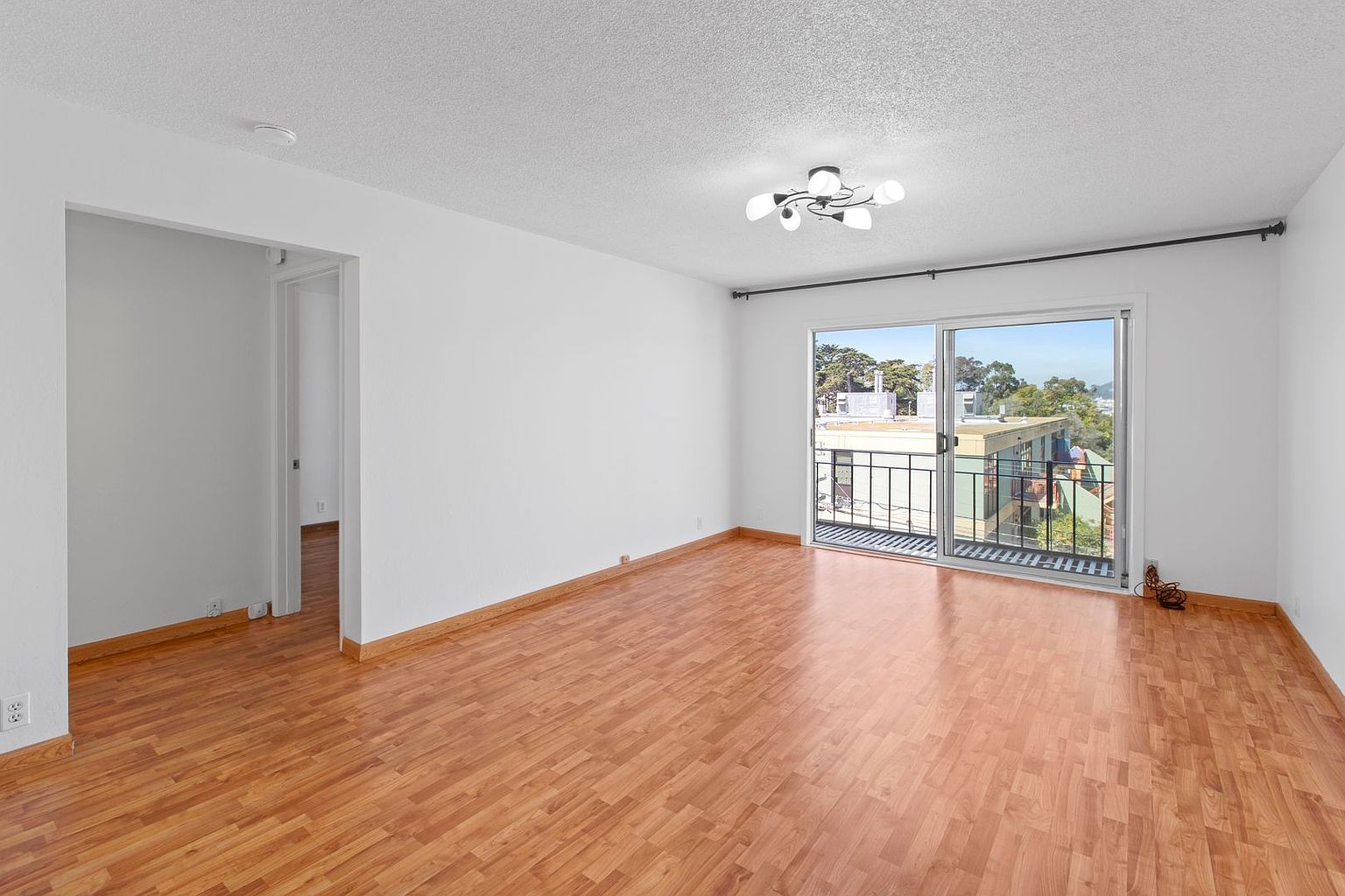 2BR/1BA Apartment on 12th Ave · San Francisco photo 3