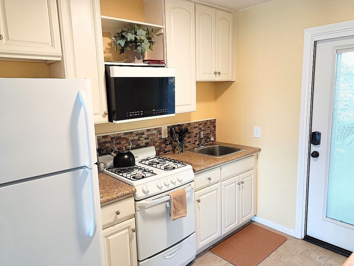 1620 1/4 York Dr photo 4
