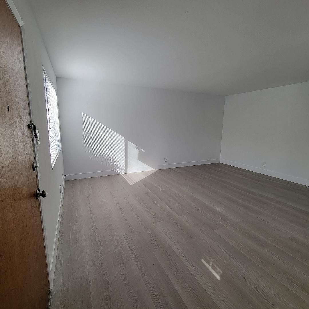 5918 Avila St photo 2