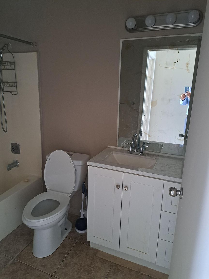 4255 42nd St photo 4