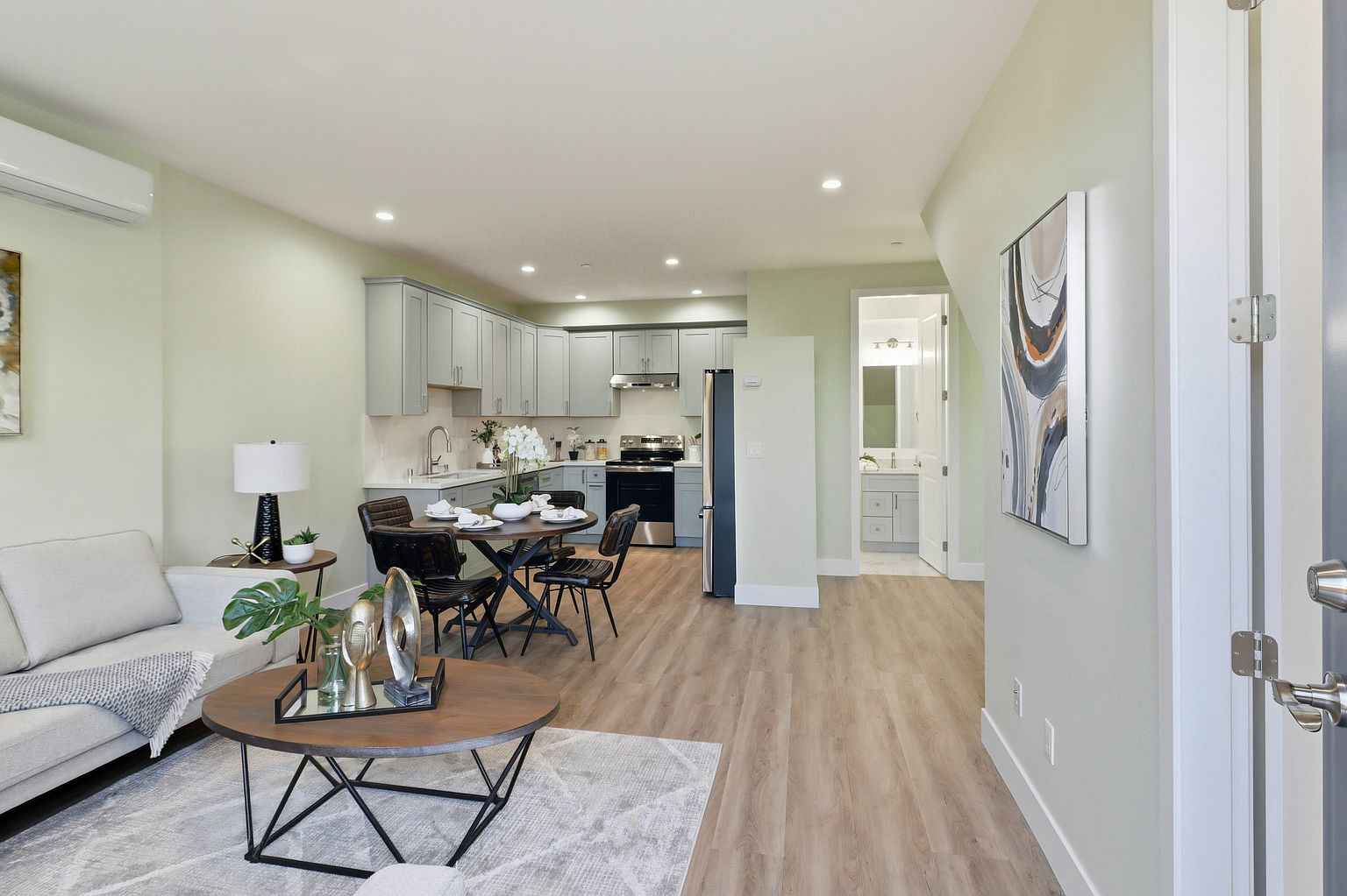 494 W Sunset Blvd photo 2