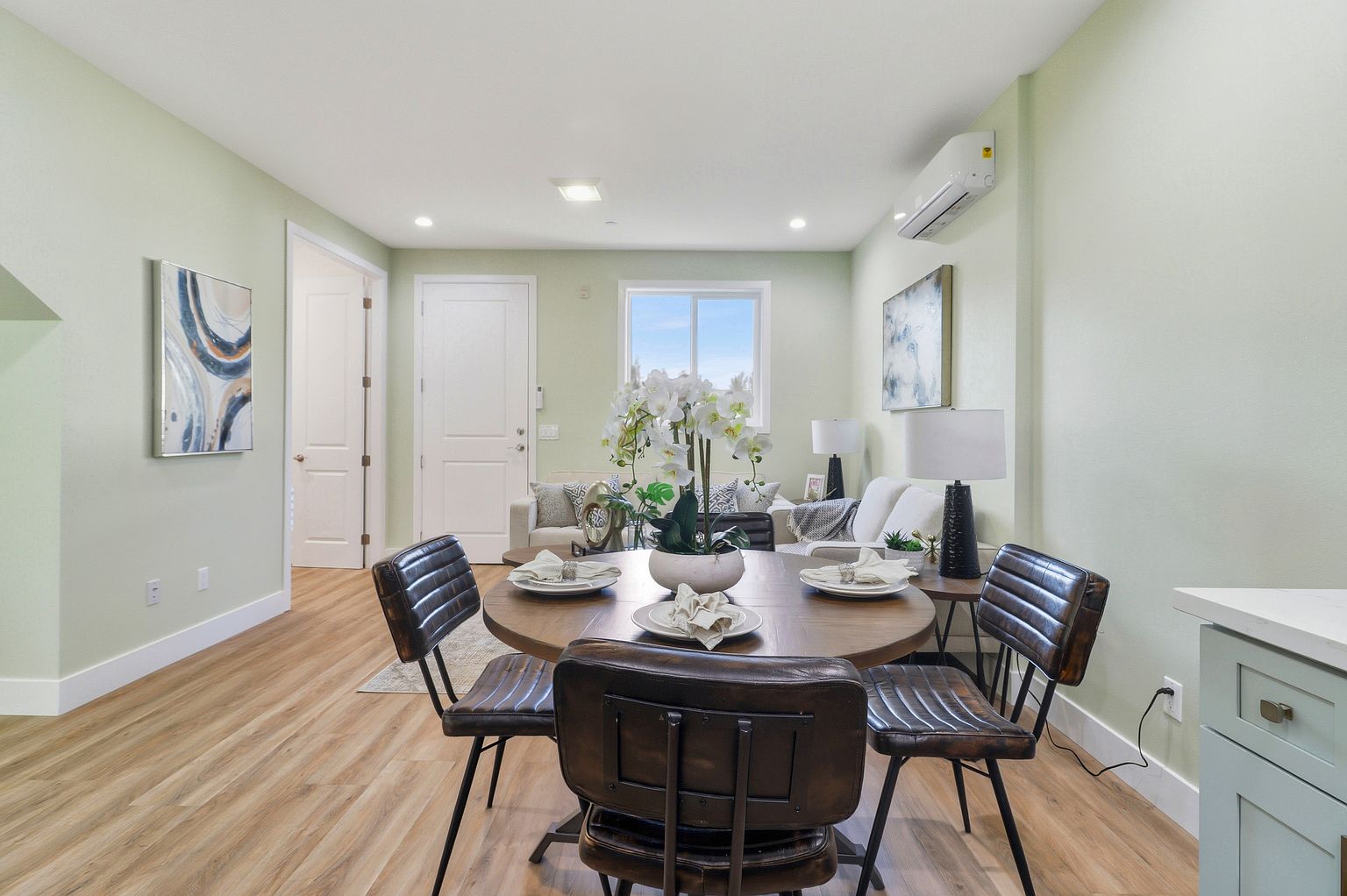 494 W Sunset Blvd photo 3