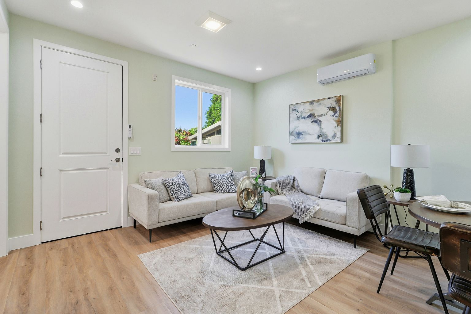494 W Sunset Blvd photo 4