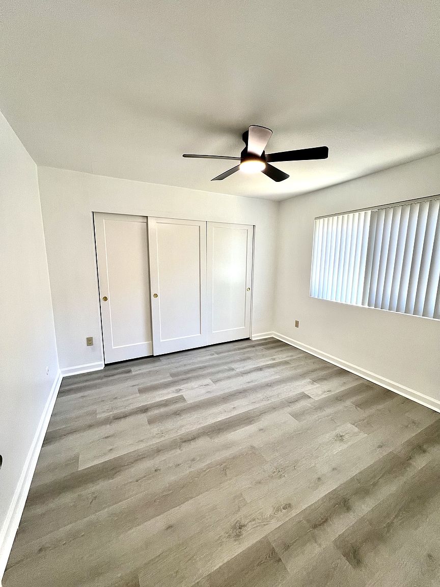 2240 W Dunlop St photo 2
