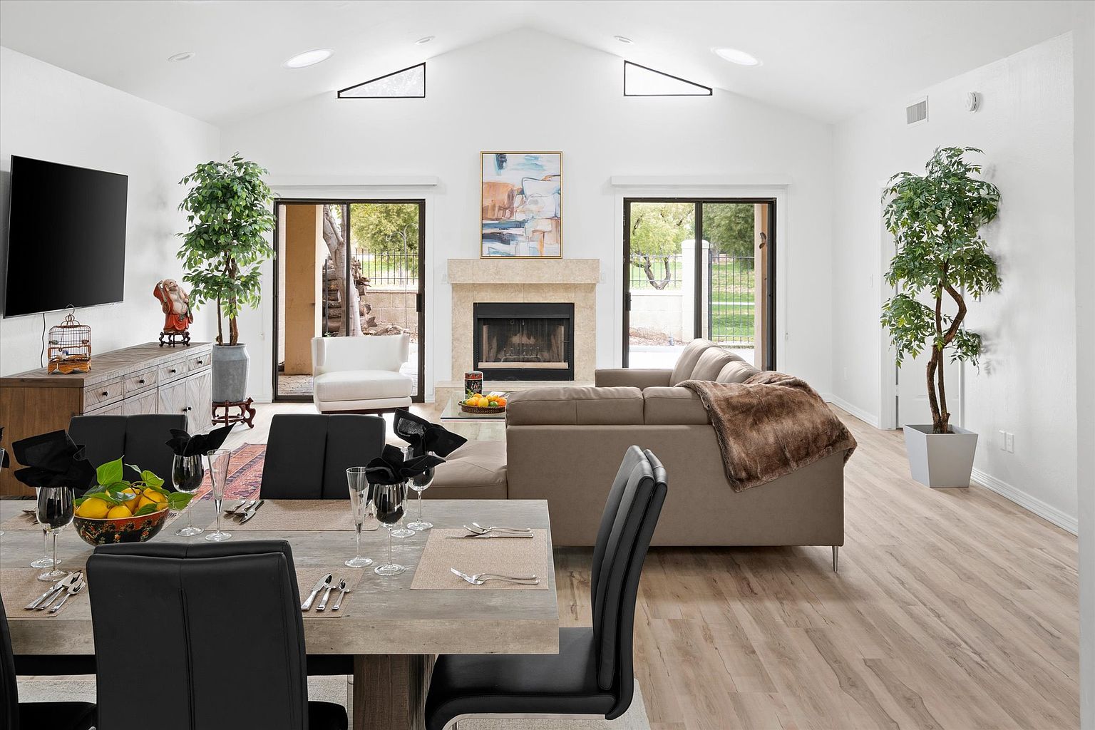 8844 E San Rafael Dr photo 2