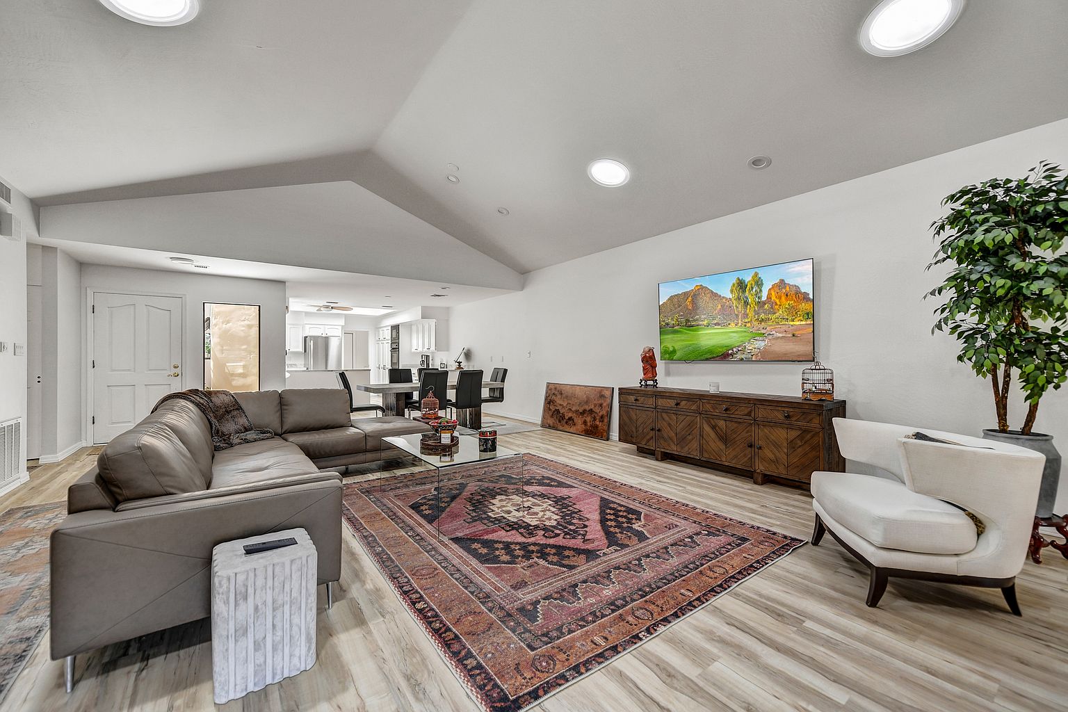 8844 E San Rafael Dr photo 4