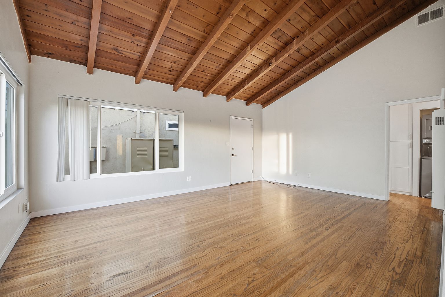 1425 Grand Ave photo 3