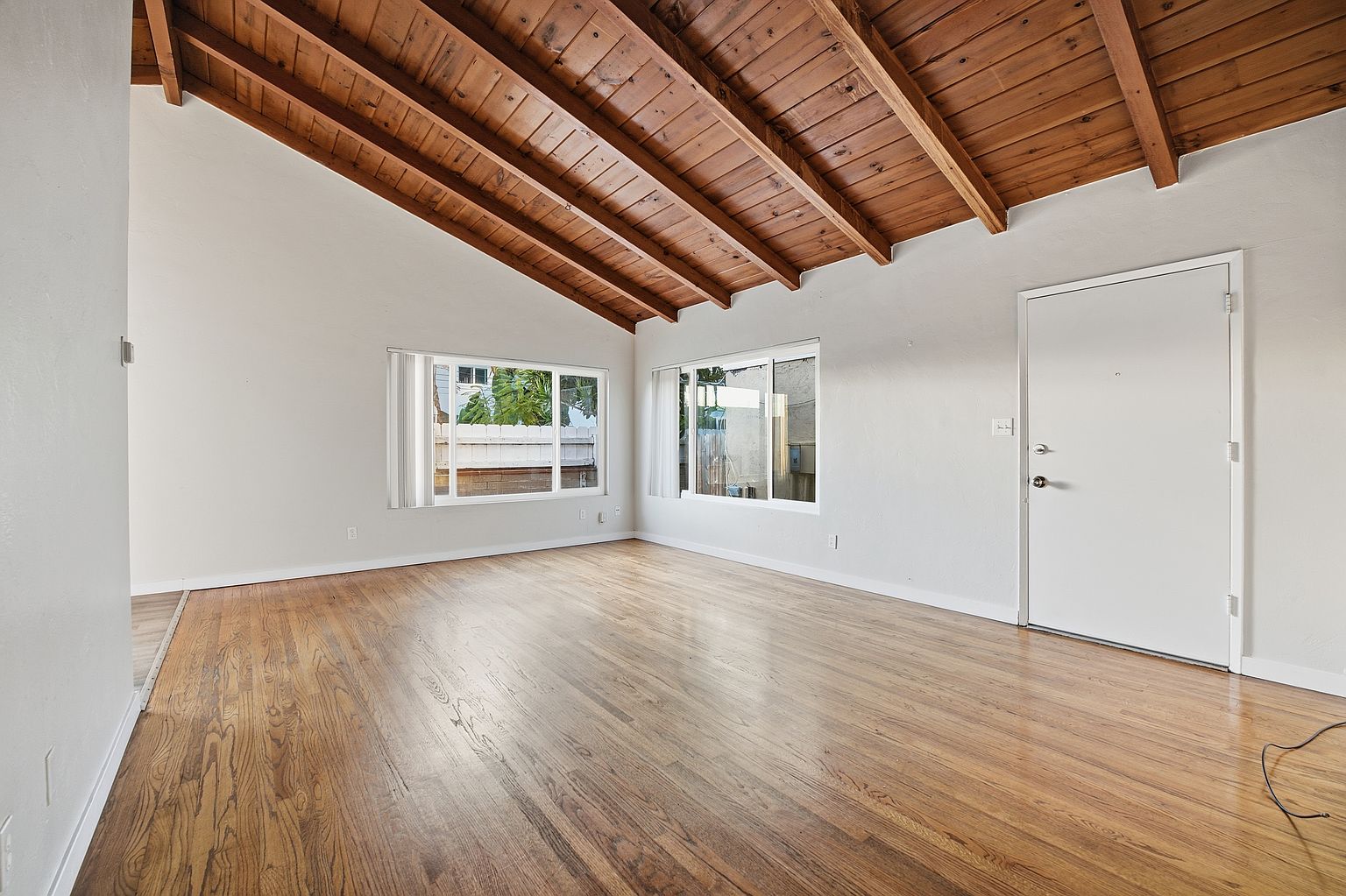 1425 Grand Ave photo 4