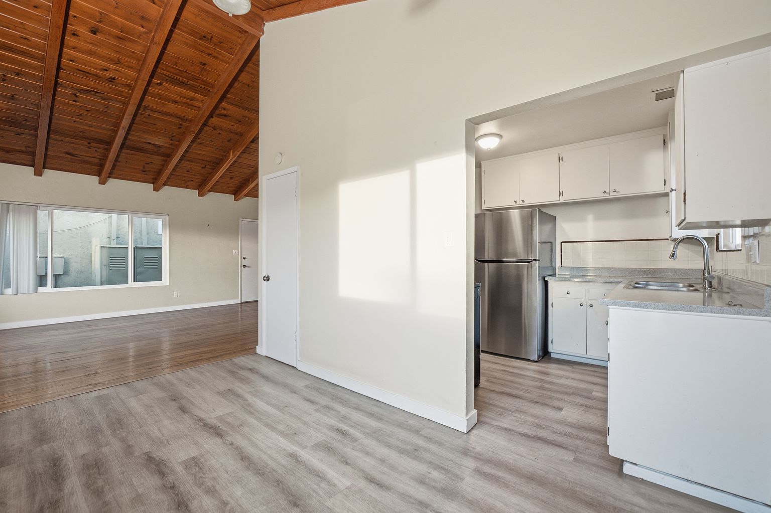 1425 Grand Ave photo 2