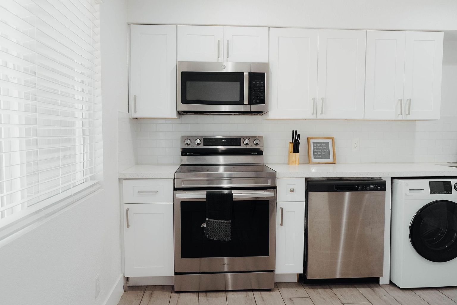 2 beds  1.0 baths (700 sqft) photo 4