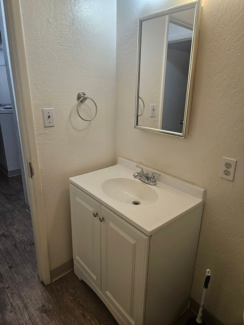 2 beds  1.0 baths (814 sqft) photo 4