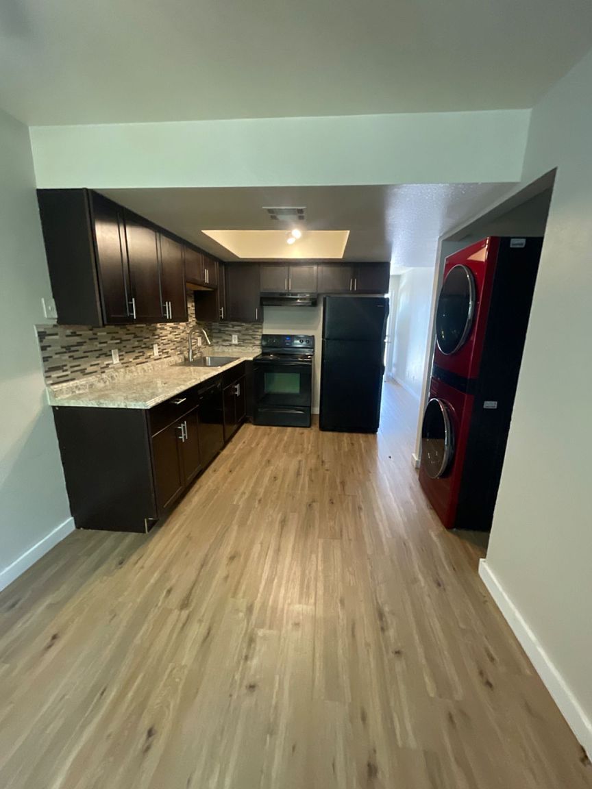 2 beds  1.0 baths (850 sqft) photo 3