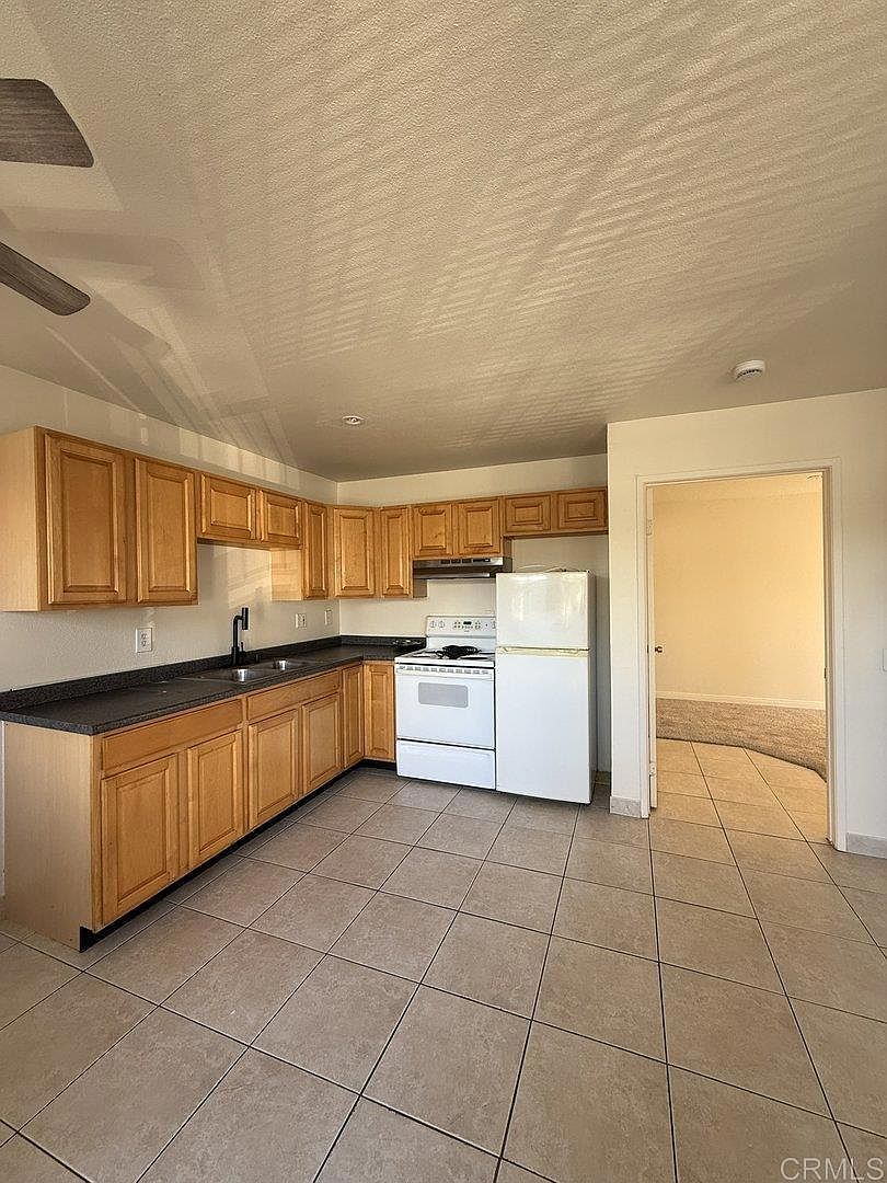 4120 Estrella Ave photo 2