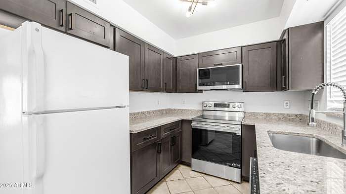 765 N Arrowhead Dr photo 3