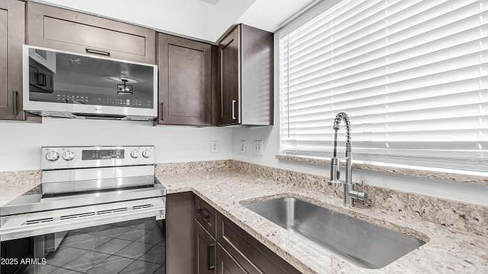 765 N Arrowhead Dr photo 2
