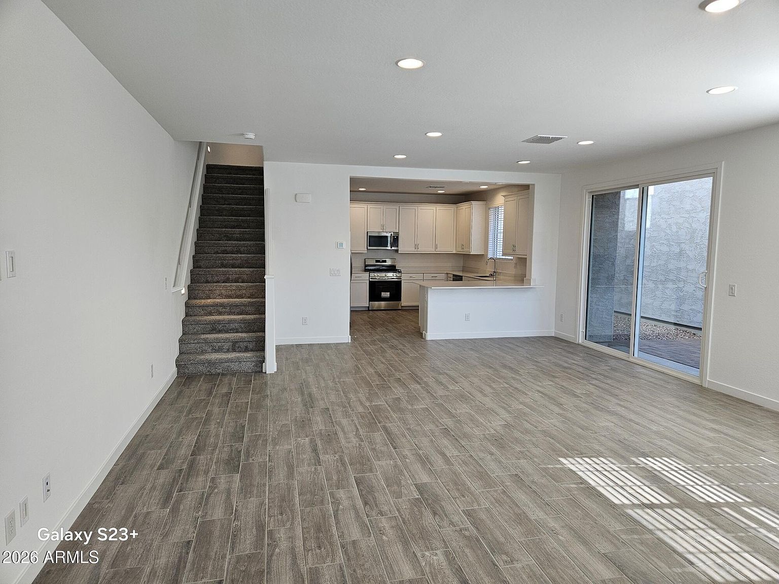 8254 E Prairie Ave photo 3