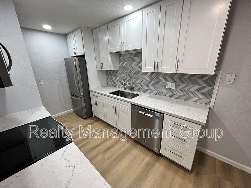 1013 Sunshine Ave photo 2