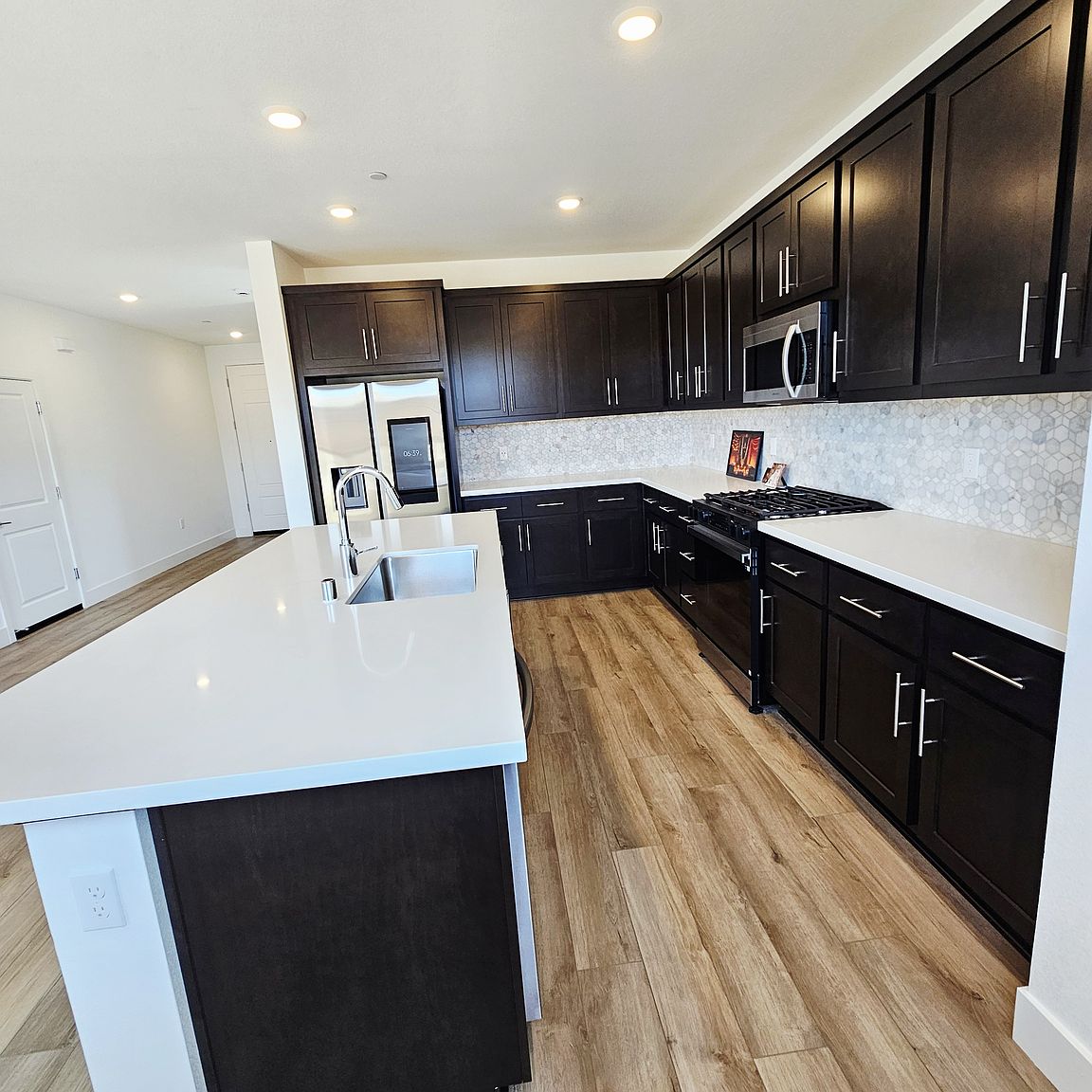2616 Beckett St photo 3