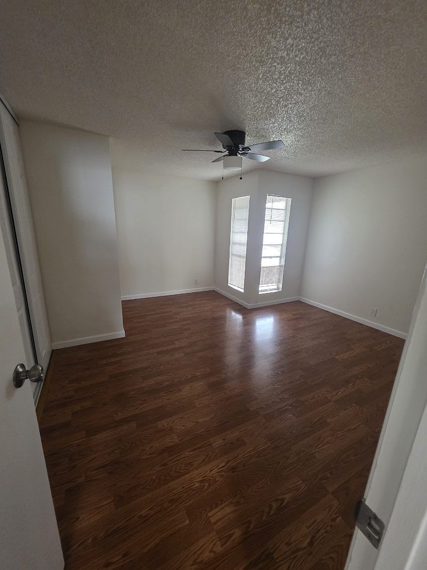 2BR/1BA Duplex on Stannage Ave · Albany photo 4