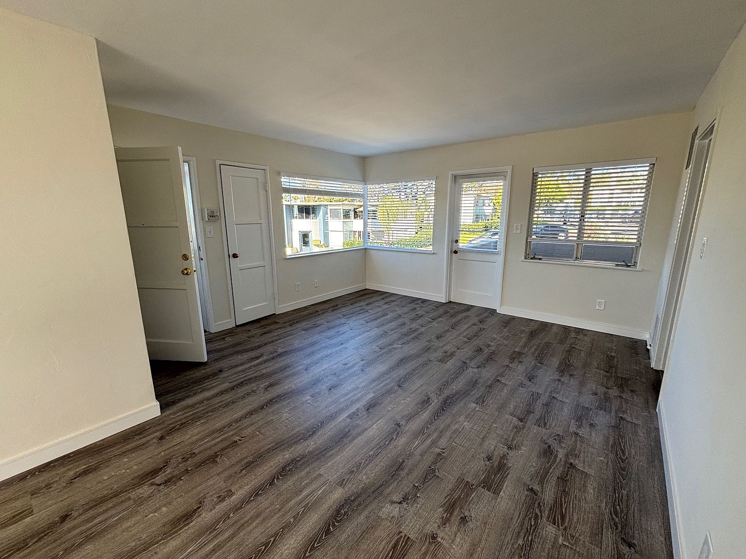 575 Carla Way photo 3