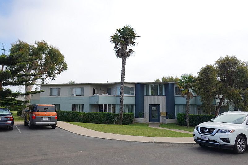575 Carla Way photo 2
