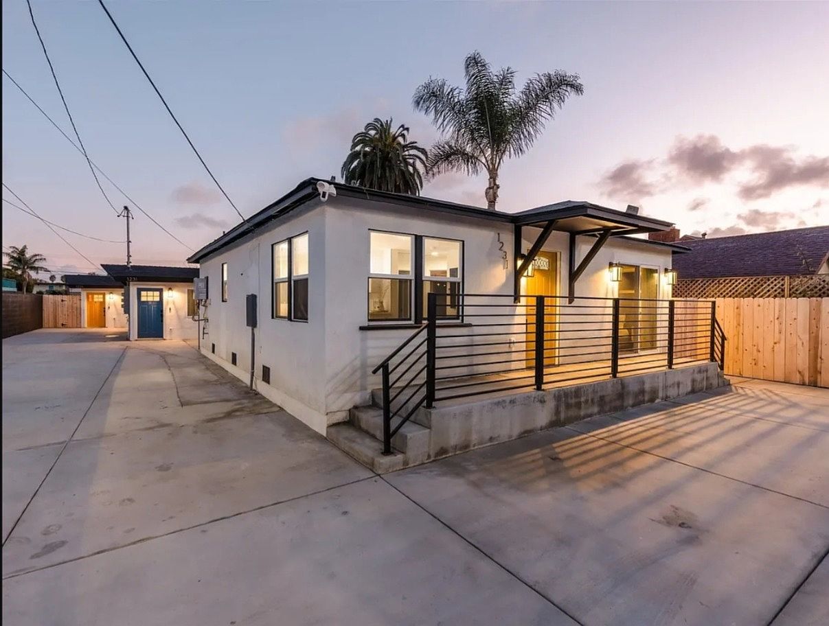 1231 Center Ave