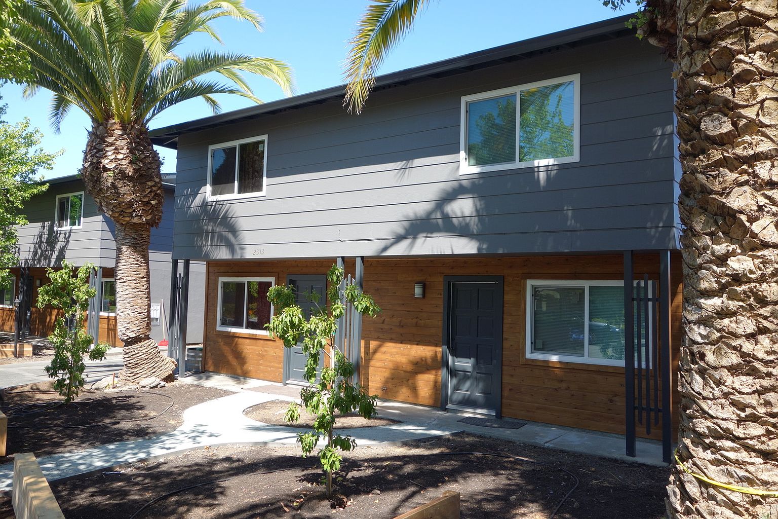 2 beds  1.5 baths (800 sqft) photo 2