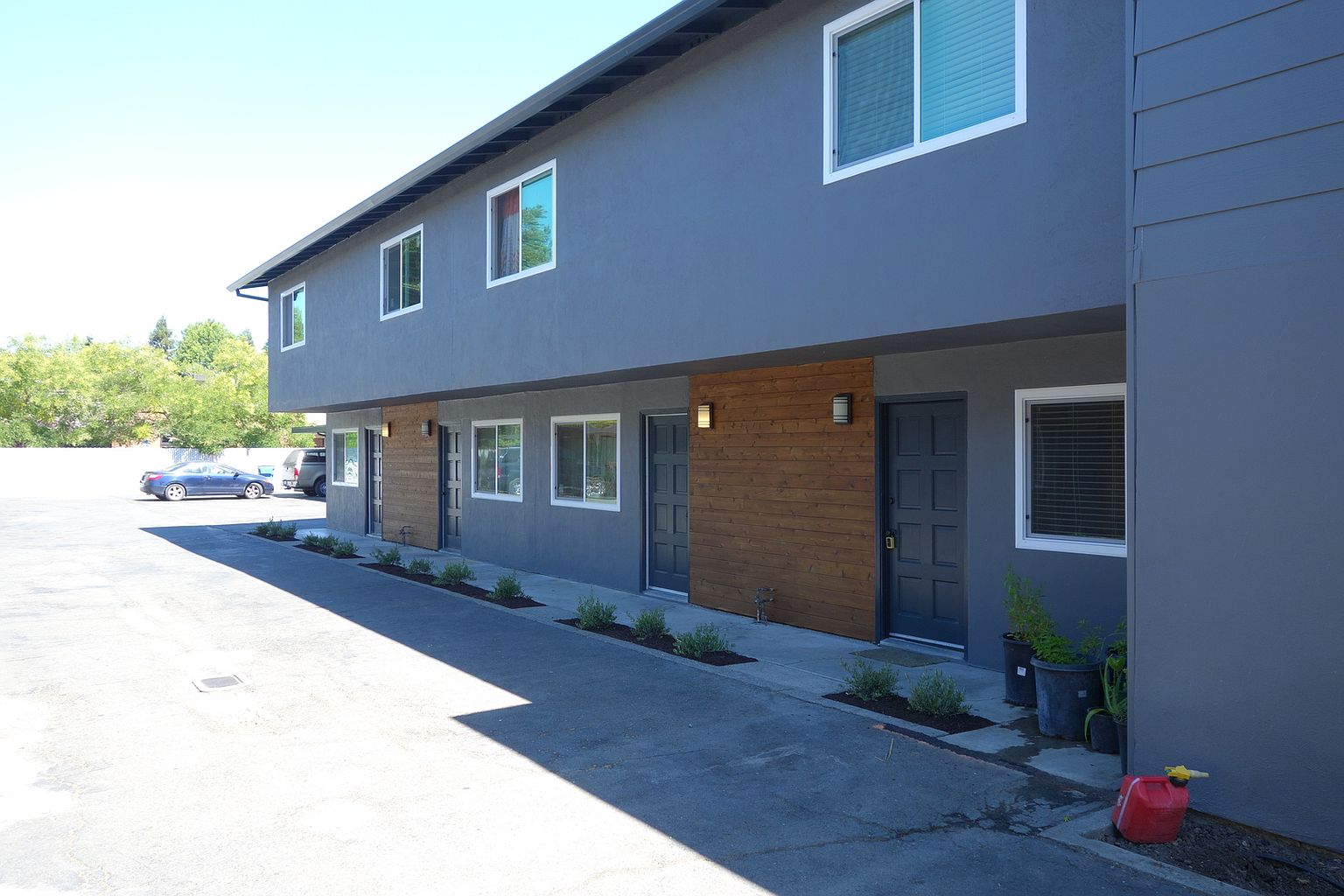 2 beds  1.5 baths (800 sqft) photo 4