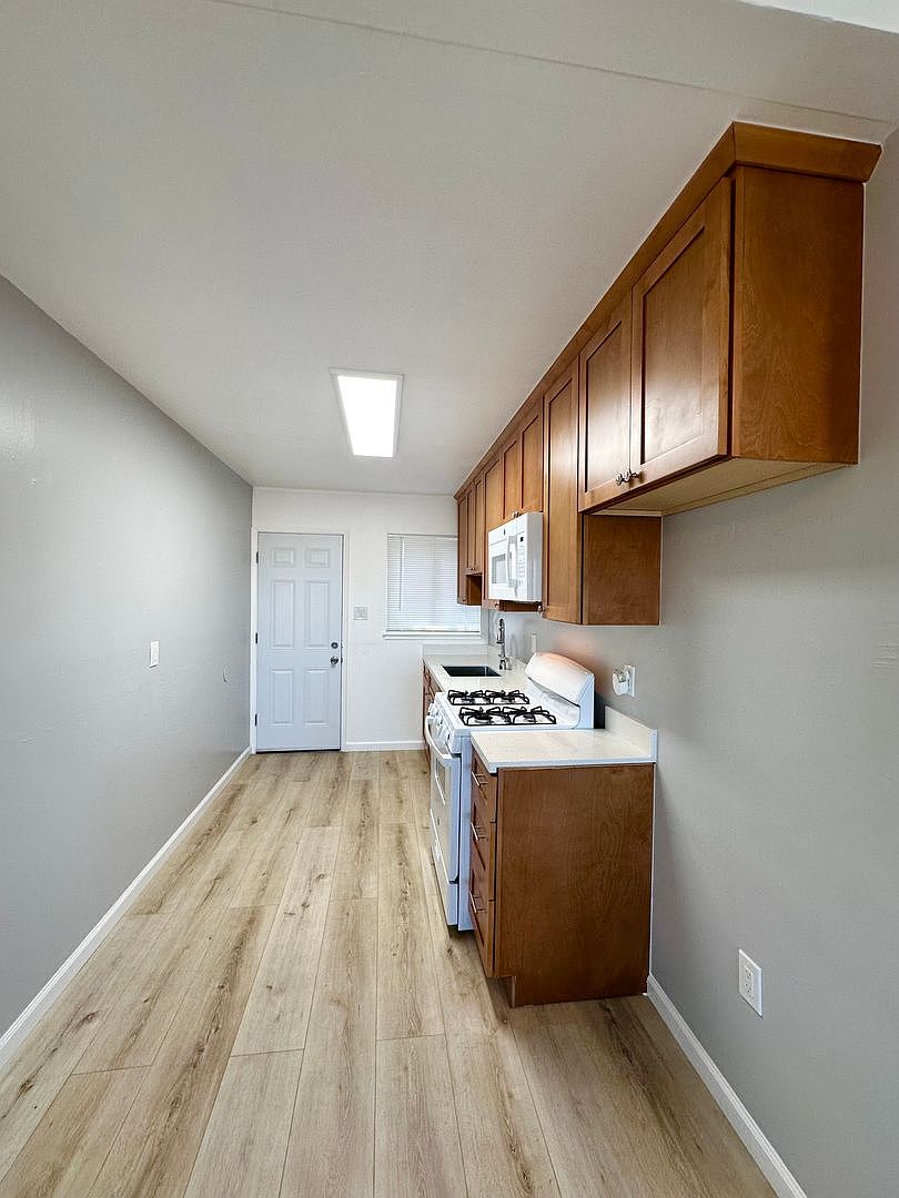 9300 Bancroft Ave unit 9308 photo 5
