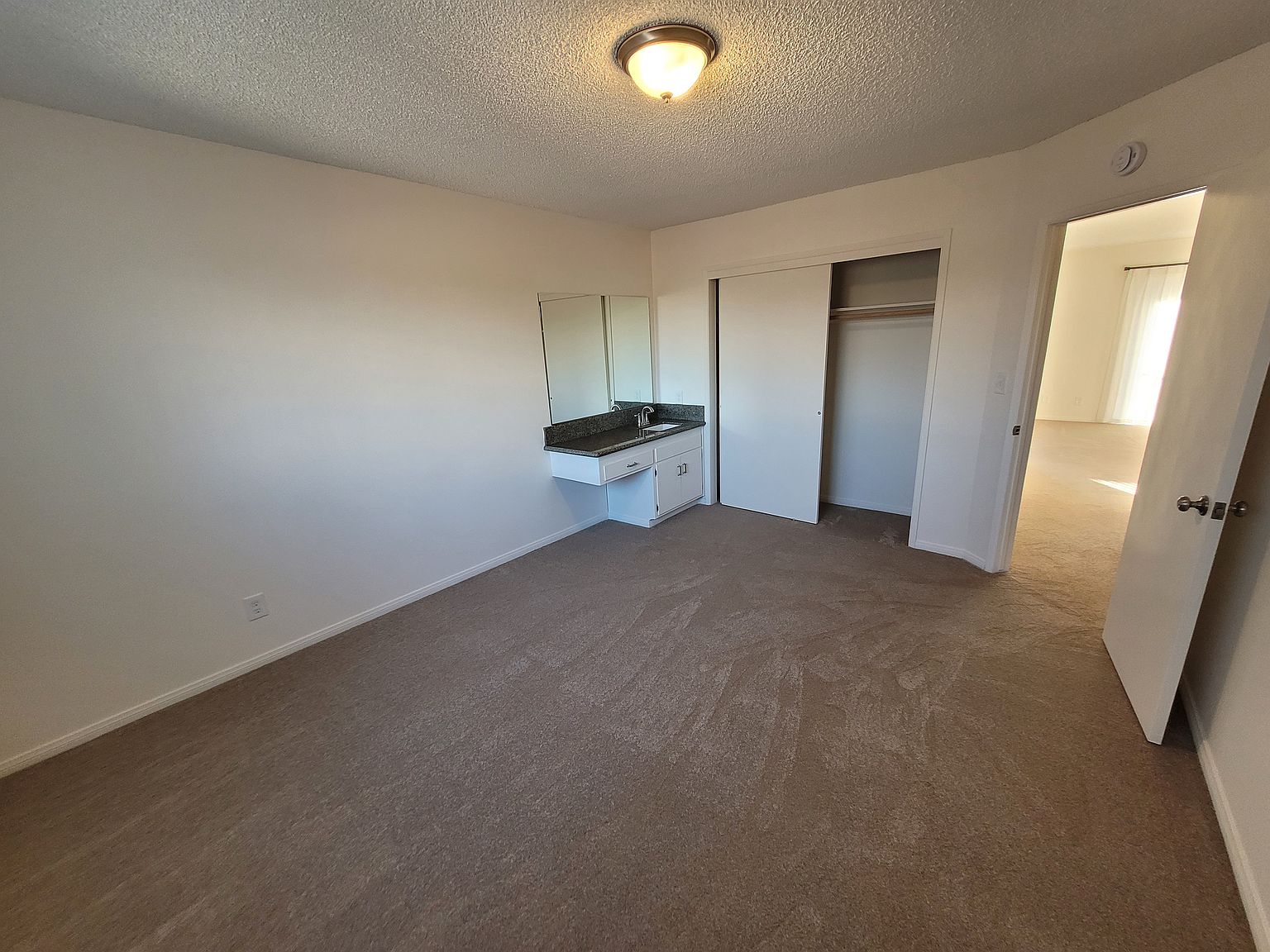 274 Evergreen Ave photo 4