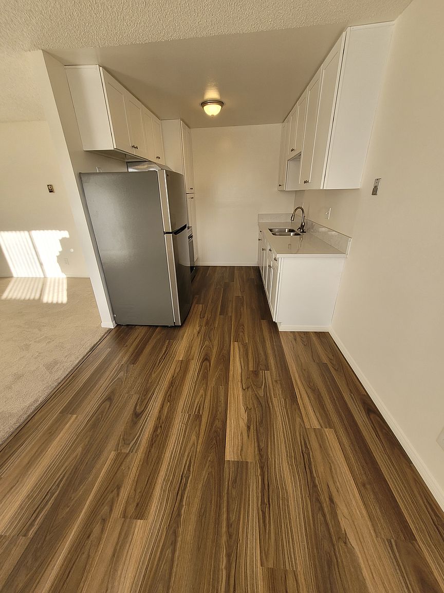 274 Evergreen Ave photo 2