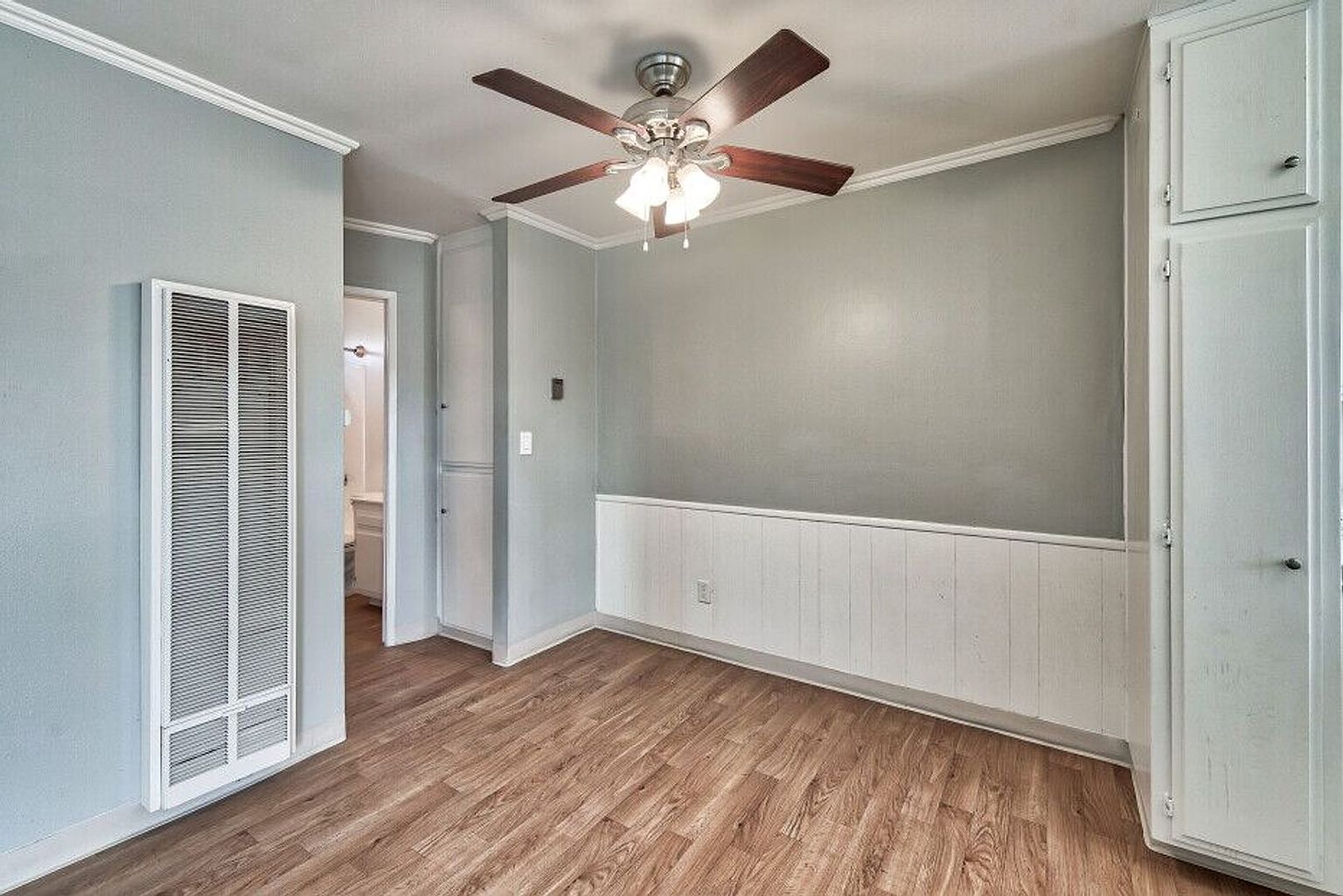 2 beds  1.0 baths photo 5