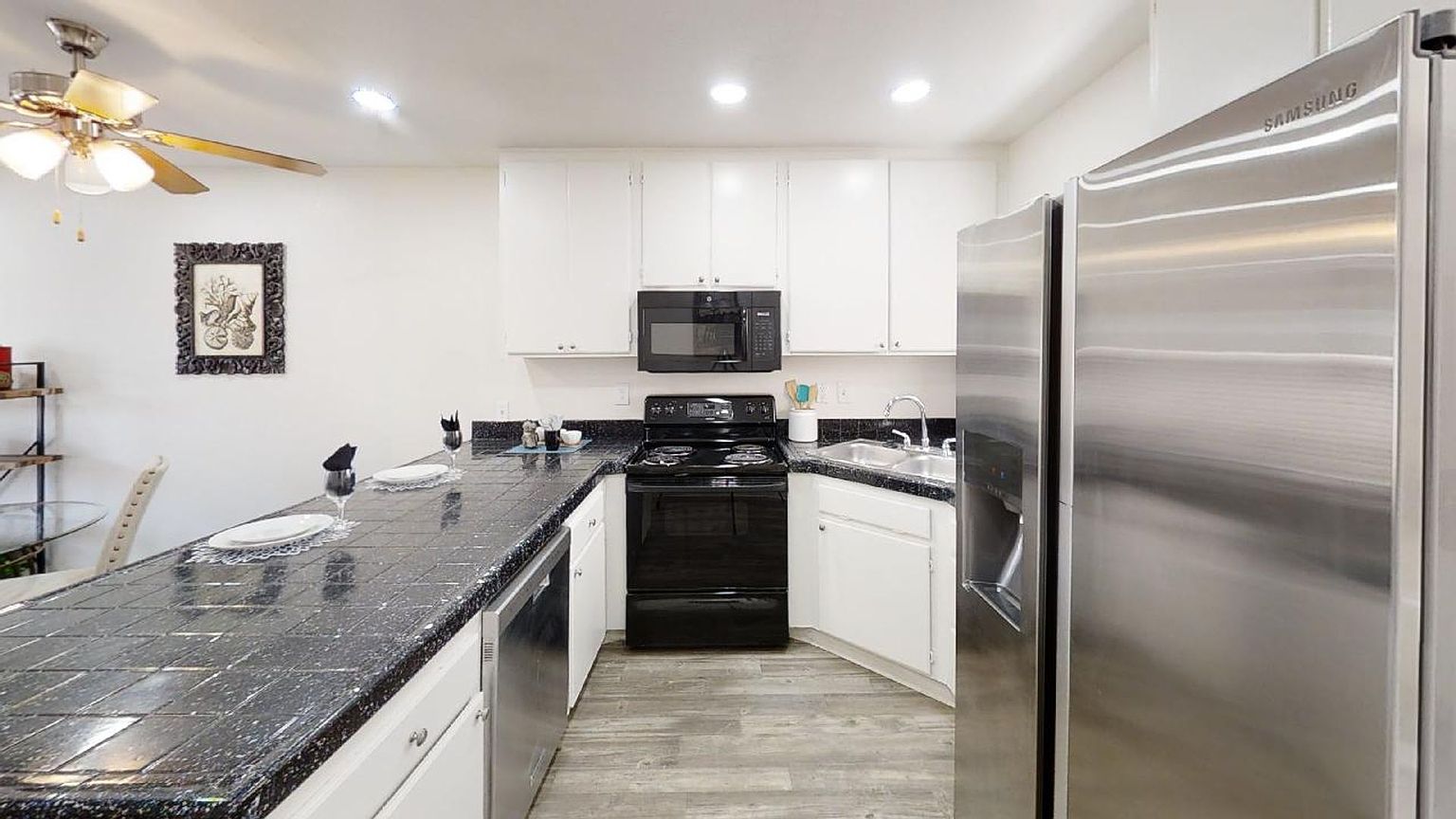 1644 Thomas Ave photo 4