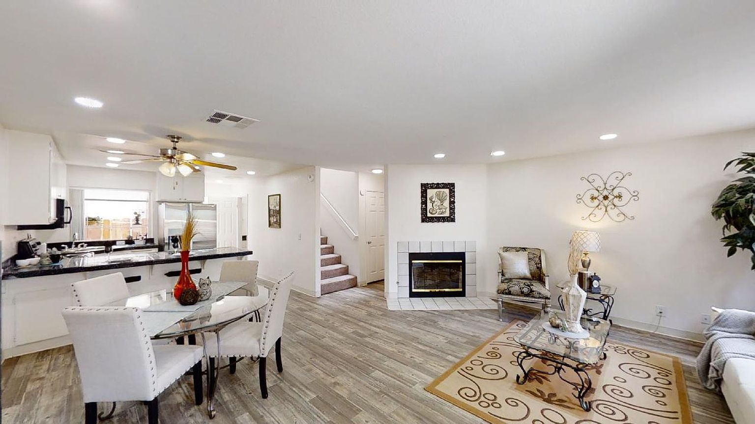 1644 Thomas Ave photo 3