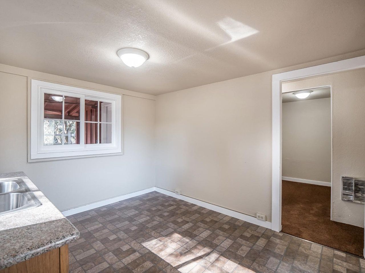 2308 Jarvis Rd photo 5