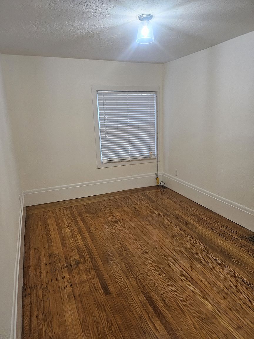 1BR/1BA Duplex on 13th Ave · Oakland photo 4