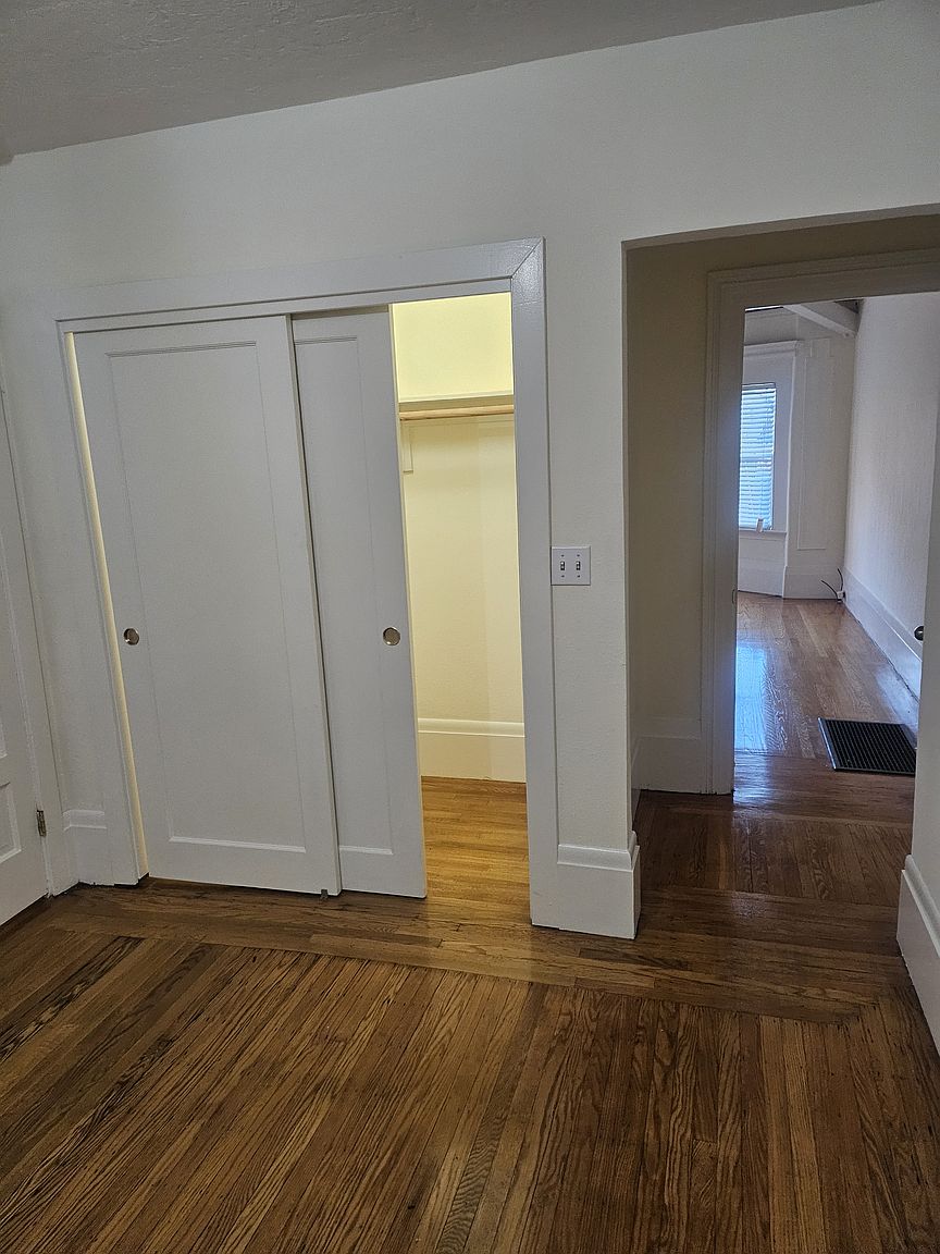 1BR/1BA Duplex on 13th Ave · Oakland photo 5