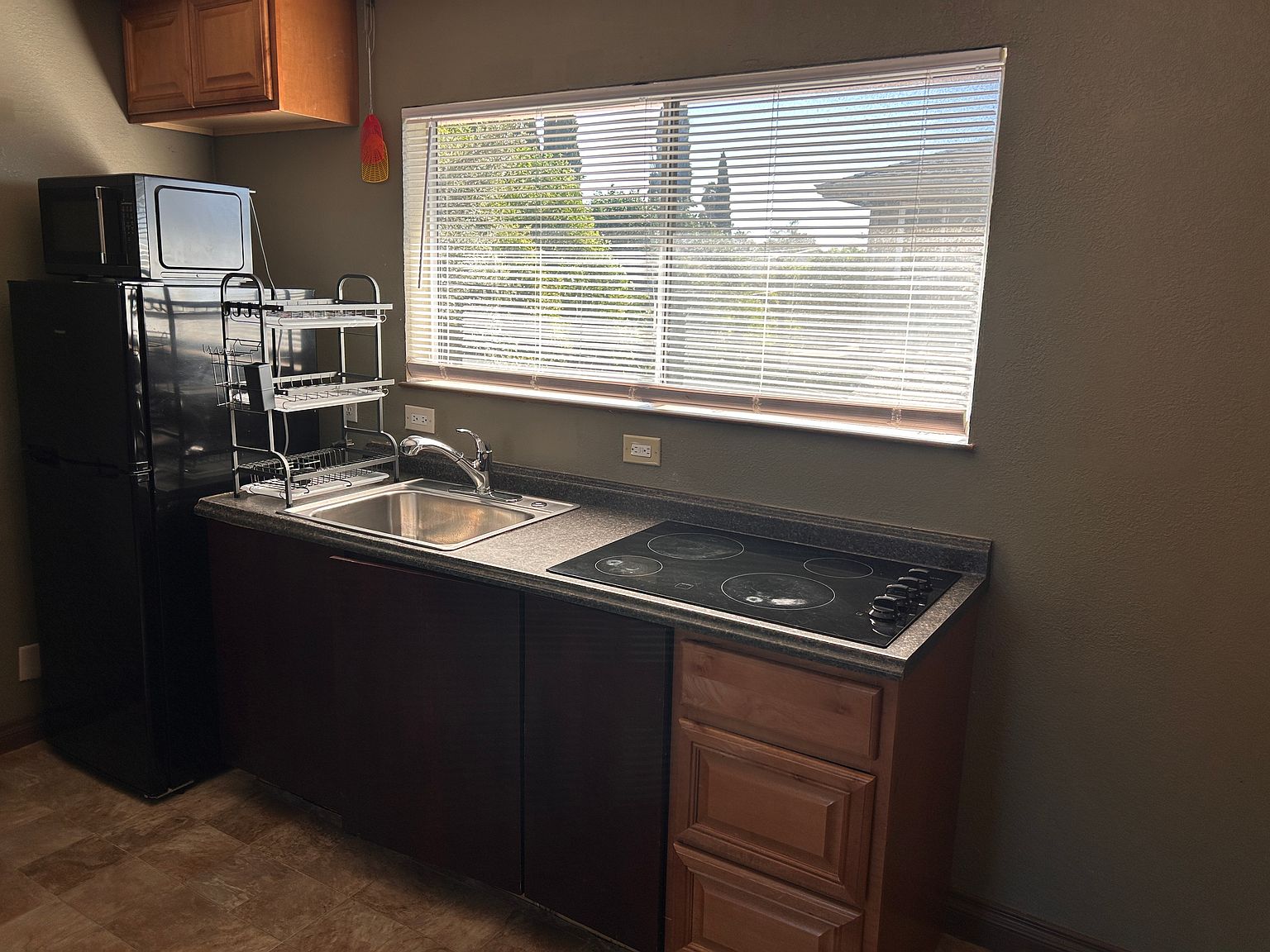 1402 Canterbury Dr Unit B Rentals photo 5