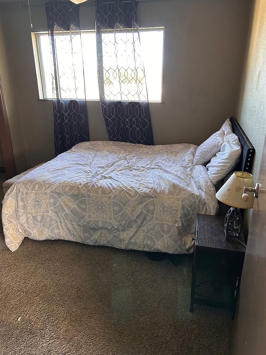 1402 Canterbury Dr Unit B Rentals photo 2