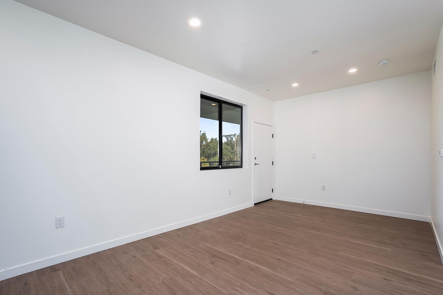 1815 La Siesta Way photo 3