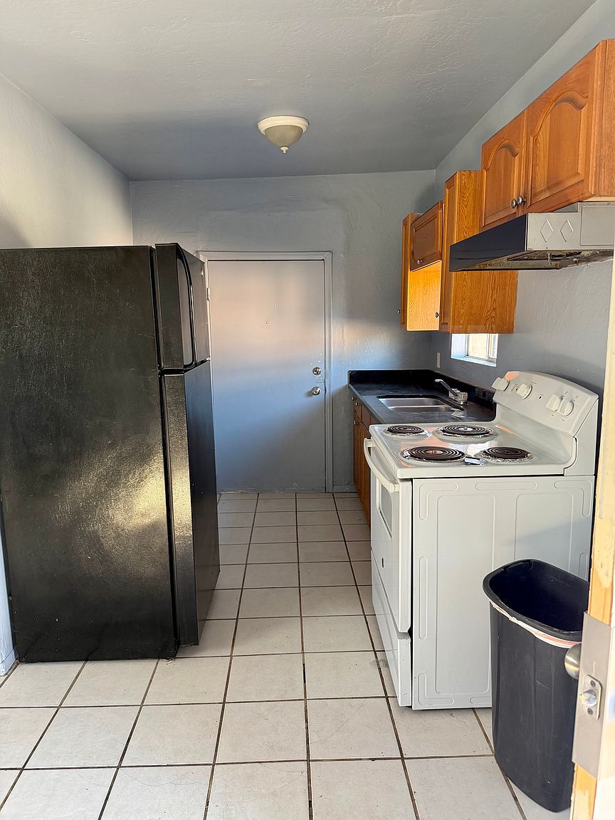 2615 W Morten Ave photo 3