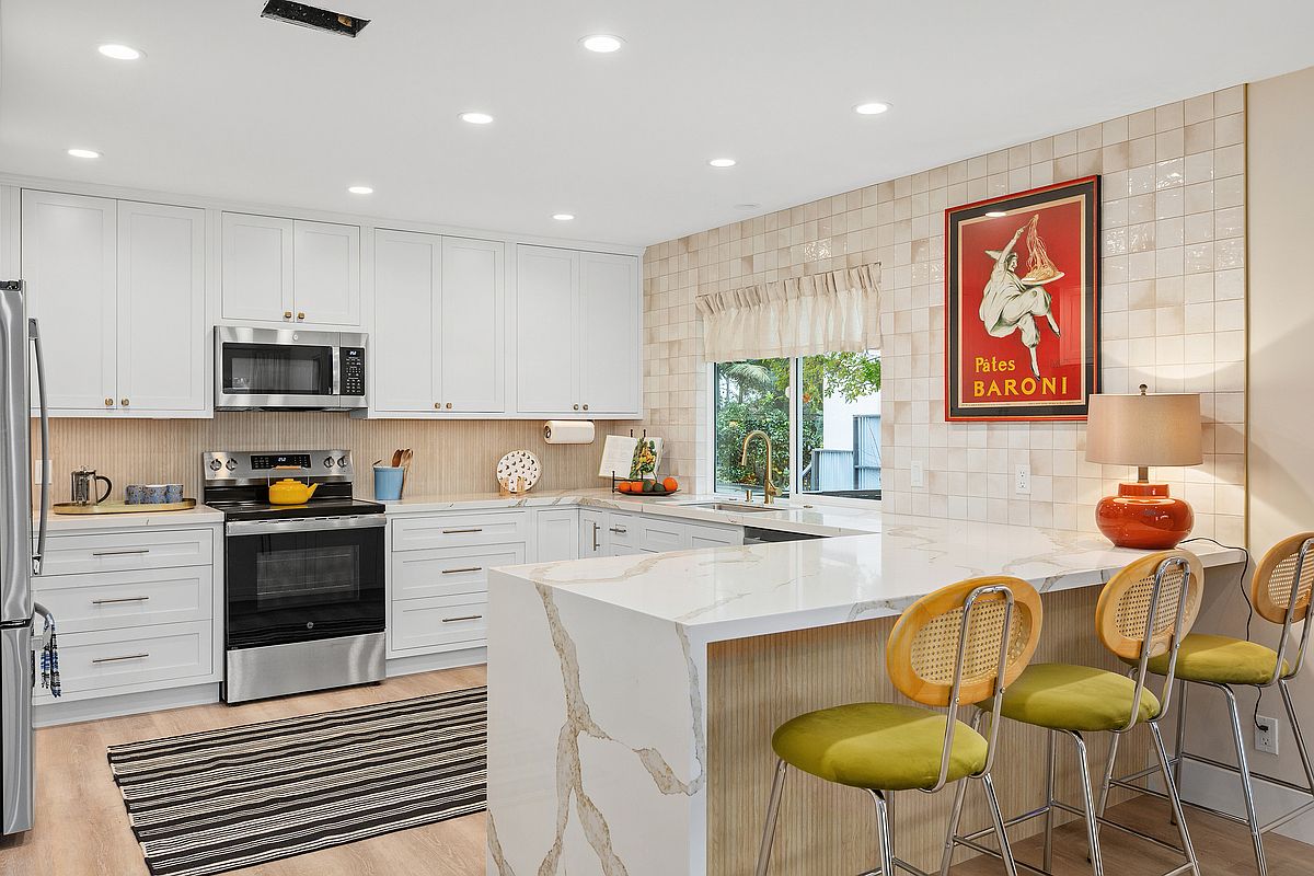 2457 Levante St photo 4